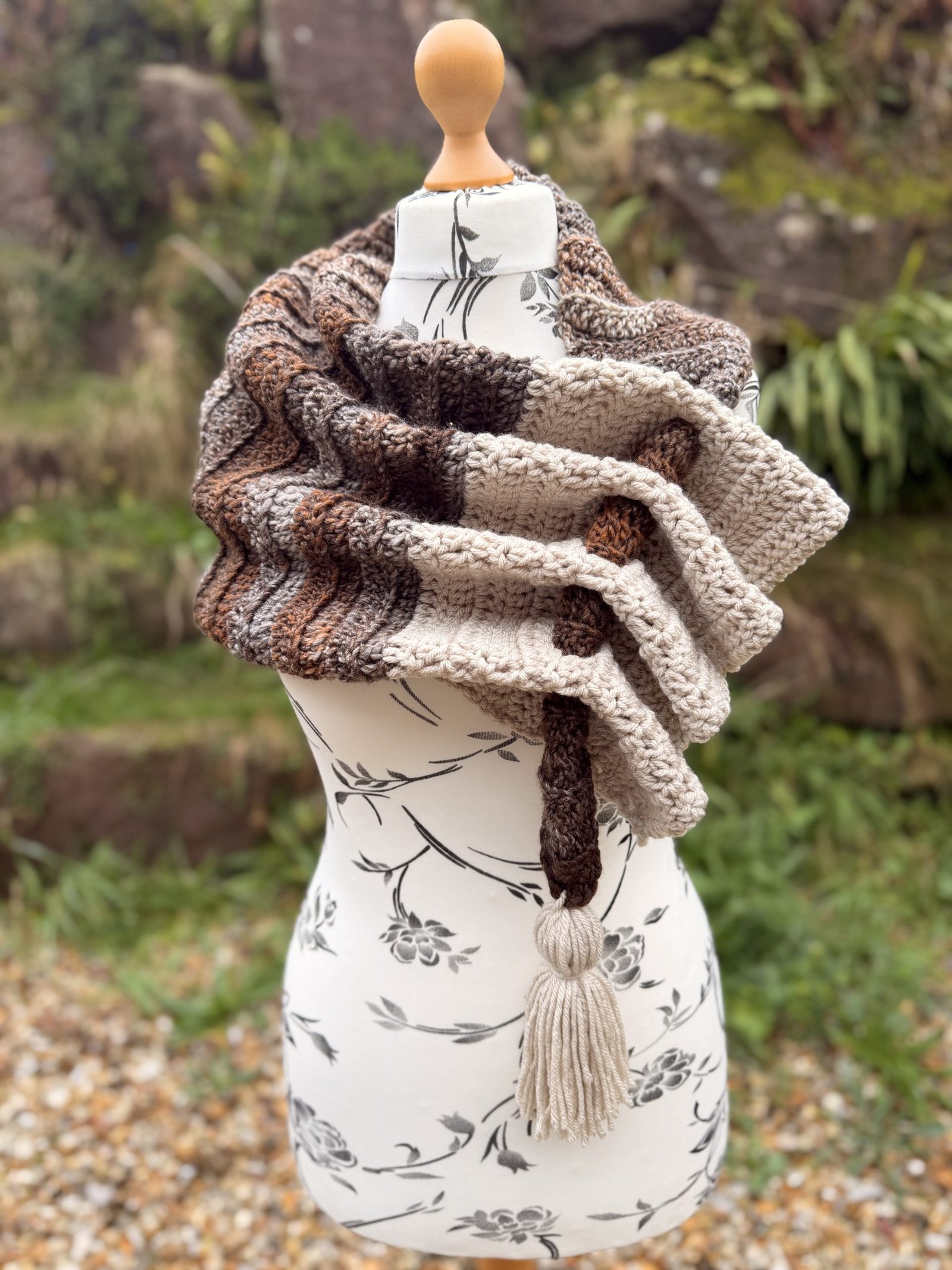Keyhole Scarf, Chunky Crochet Women's Scarves, Ruffle Scarf, Triangle Scarf